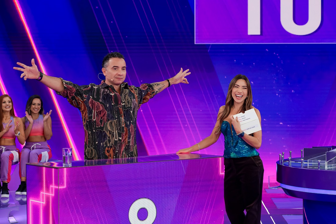 Patricia Abravanel se diverte com Marco Luque e Fábio Rabin no “Jogo das 3 Pistas” do “Programa Silvio Santos” nesta semana